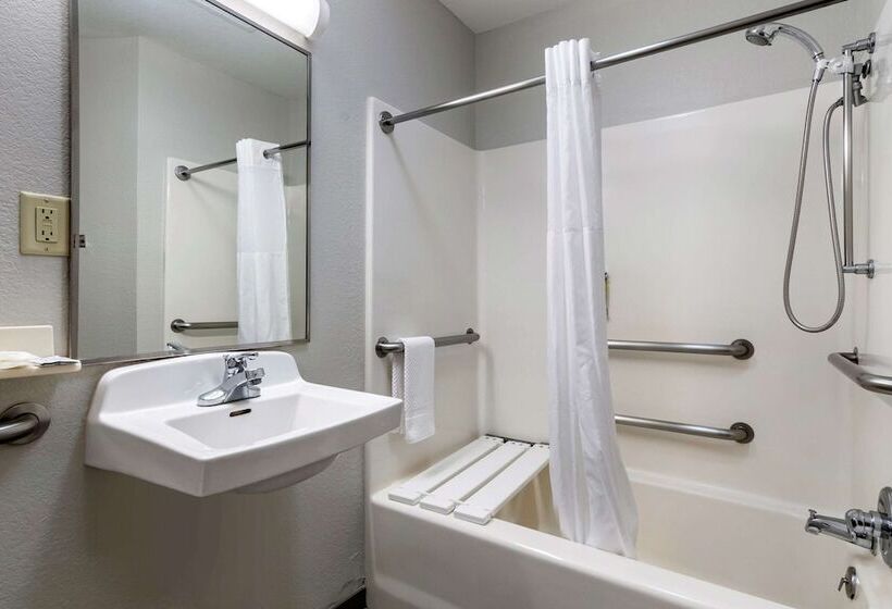 هتل Mainstay Suites Emporia