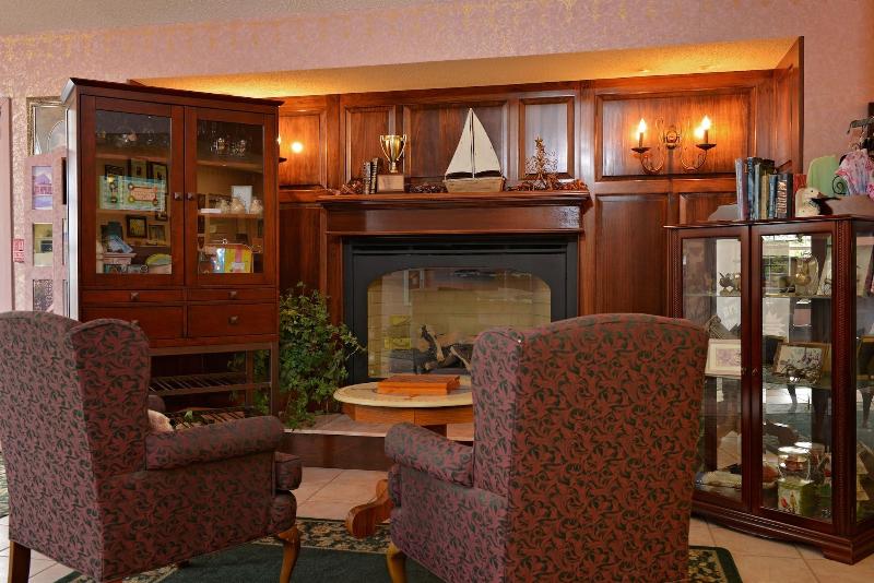هتل Our Guest Inn And Suites Downtown