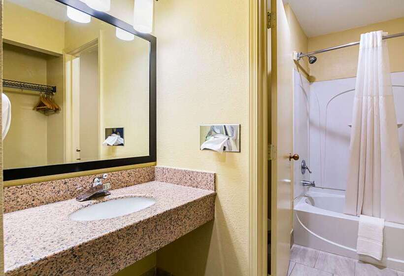 בית מלון כפרי Quality Inn & Suites Greensburg I74