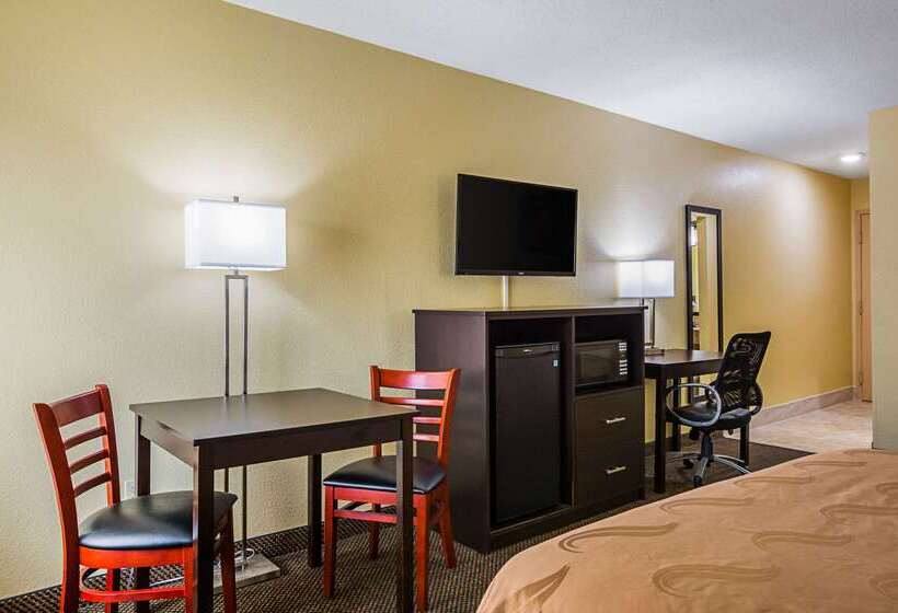 Hotelli Quality Inn & Suites Greensburg I74