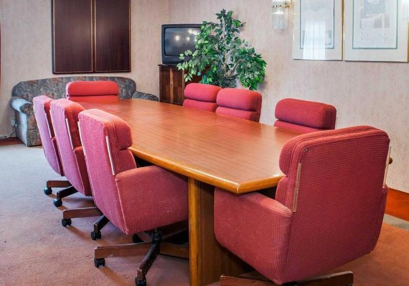 בית מלון כפרי Quality Inn & Suites Greensburg I74