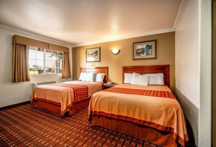 בית מלון כפרי Regency Inn & Suites Downey