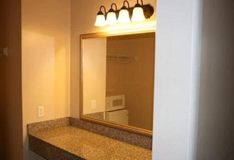 هتل Alpine Inn & Suites Rockford