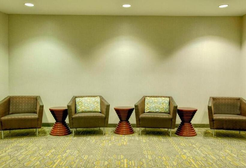 هتل Springhill Suites By Marriott Lawrence Downtown