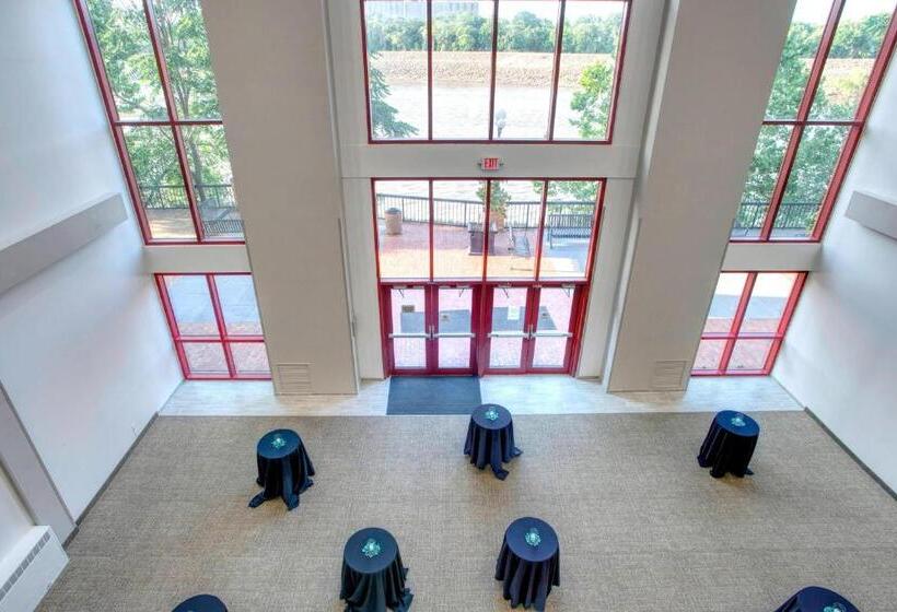 هتل Springhill Suites By Marriott Lawrence Downtown