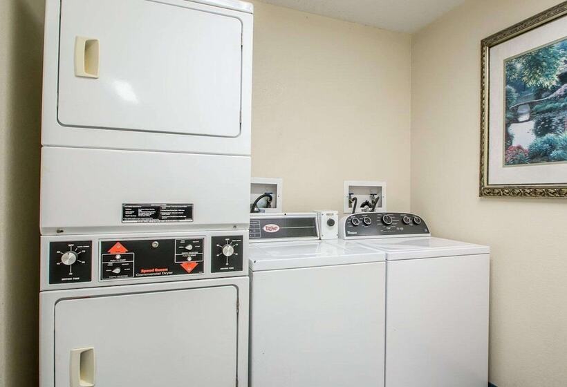 هتل Birch Hill Suites Columbia