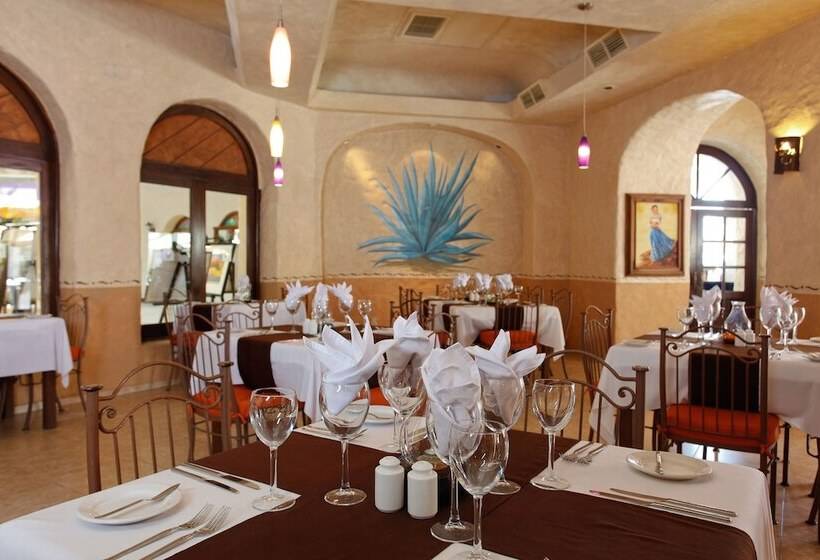 هتل Tesoro Los Cabos