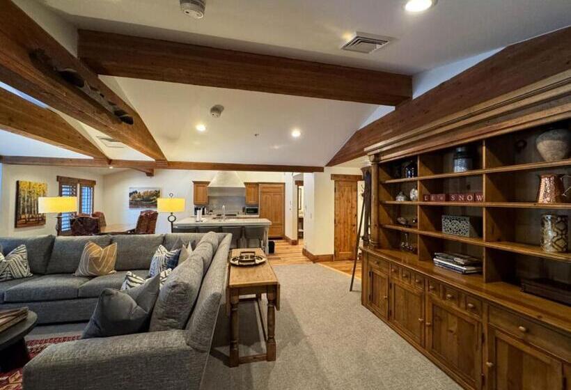 هتل The Chateaux Deer Valley
