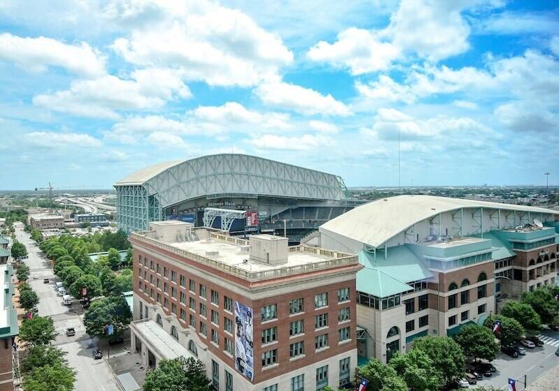 هتل The Westin Houston Downtown