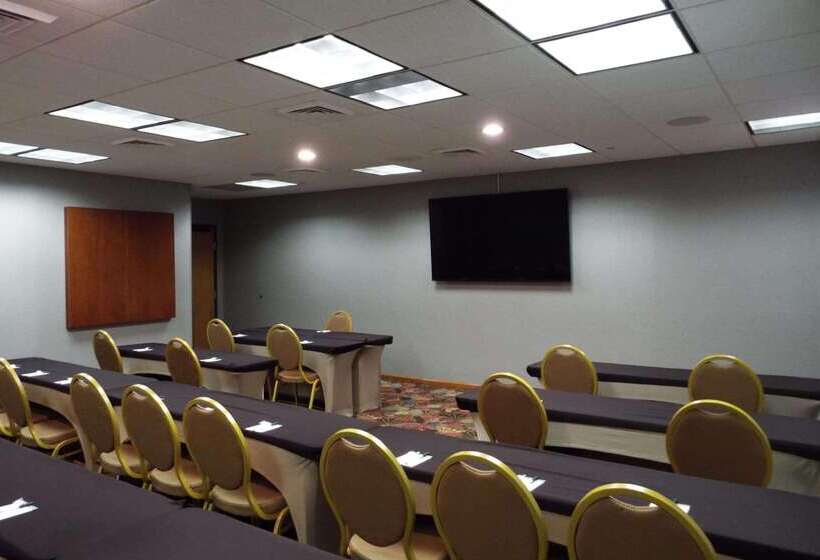 هتل Spark By Hilton Greensboro