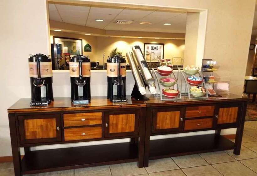 هتل Spark By Hilton Greensboro