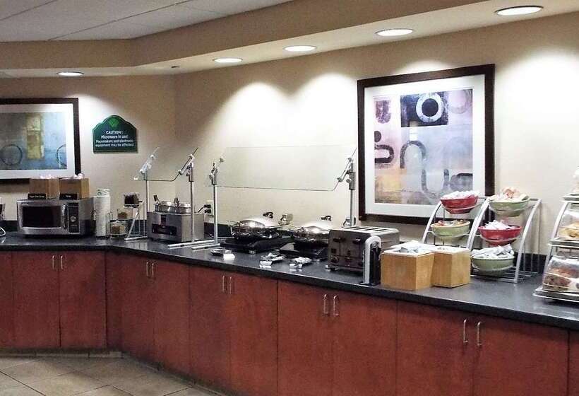 هتل Spark By Hilton Greensboro