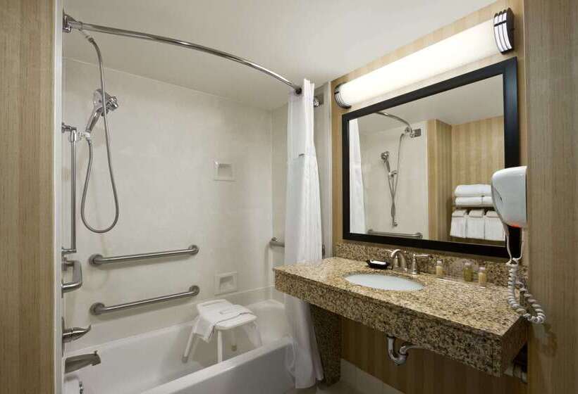 هتل Spark By Hilton Greensboro