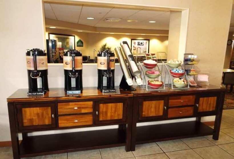 هتل Spark By Hilton Greensboro