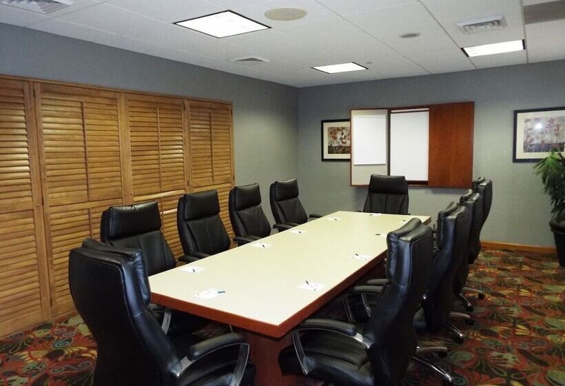 هتل Spark By Hilton Greensboro