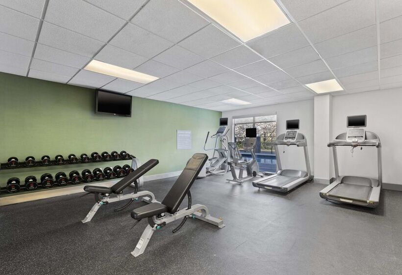 هتل Spark By Hilton Greensboro