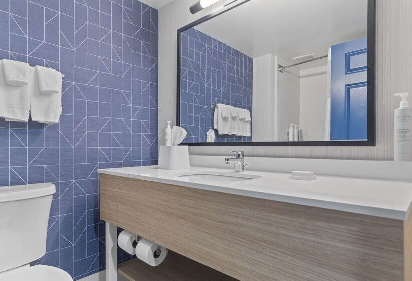 هتل Spark By Hilton Greensboro