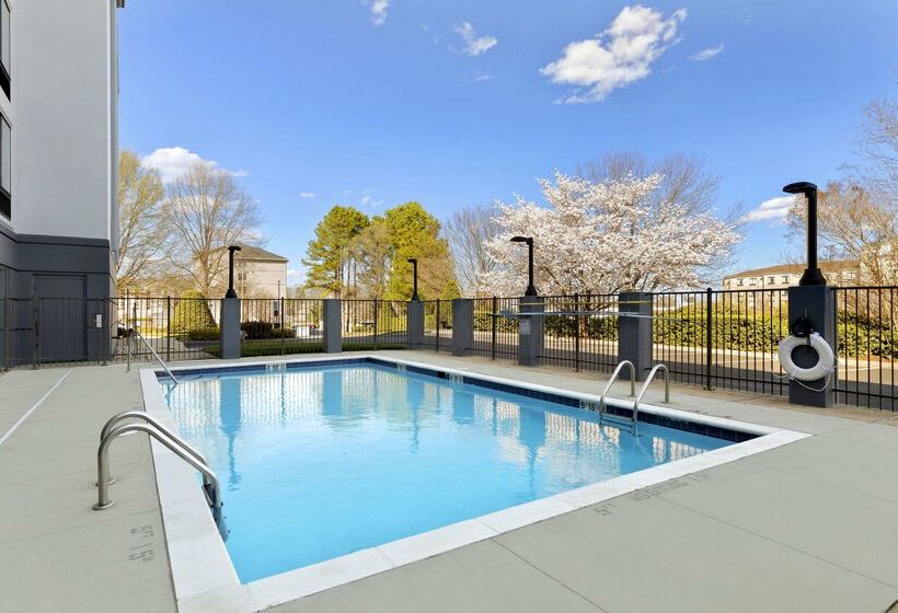 هتل Spark By Hilton Greensboro