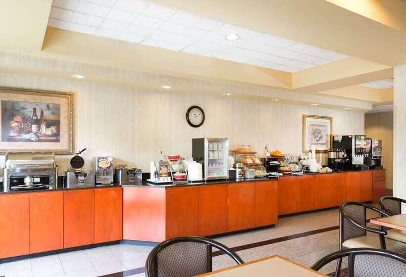 בית מלון כפרי Wingate By Wyndham   Orlando International Airport  Free Hot Breakfast
