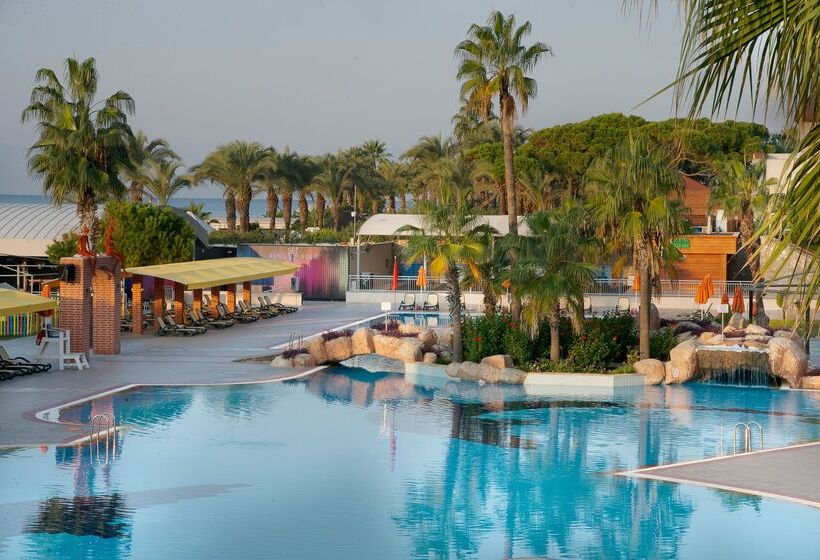 استراحتگاه Pine Beach Belek
