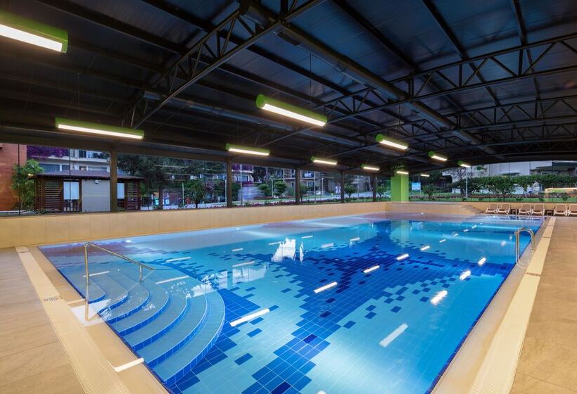 استراحتگاه Pine Beach Belek