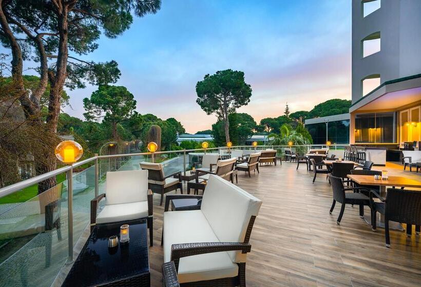 استراحتگاه Pine Beach Belek