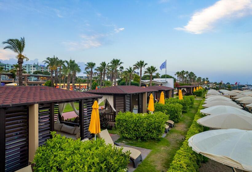 استراحتگاه Pine Beach Belek
