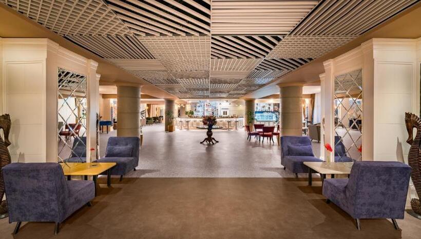 استراحتگاه Pine Beach Belek