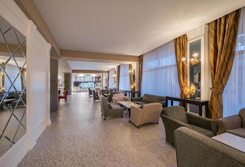 استراحتگاه Pine Beach Belek