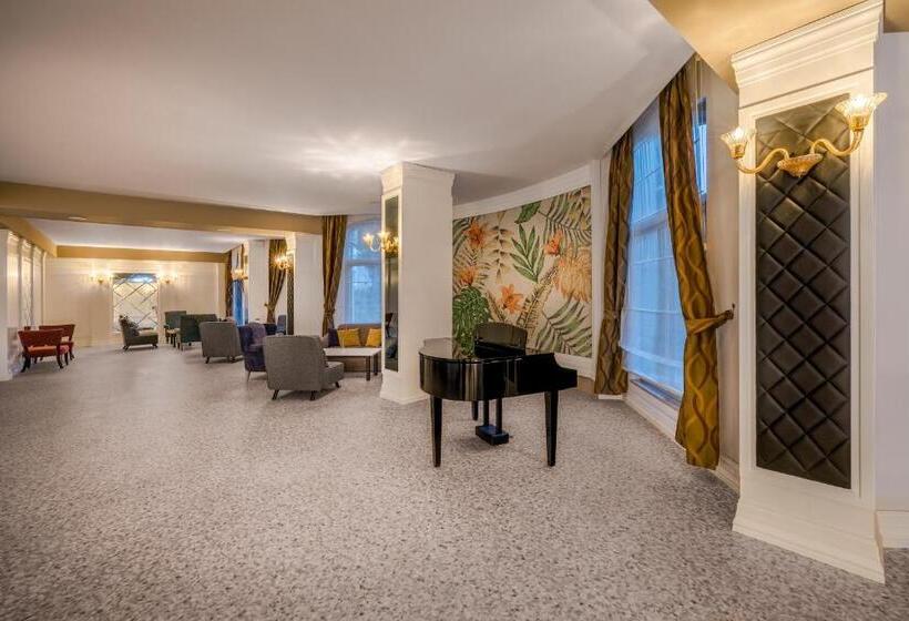 استراحتگاه Pine Beach Belek