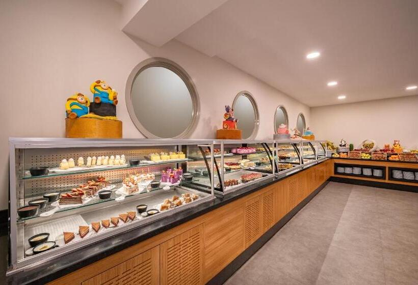 استراحتگاه Pine Beach Belek