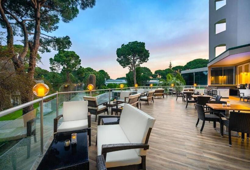استراحتگاه Pine Beach Belek