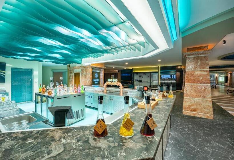 استراحتگاه Pine Beach Belek