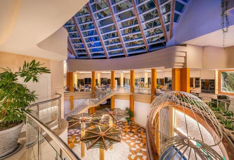 استراحتگاه Pine Beach Belek
