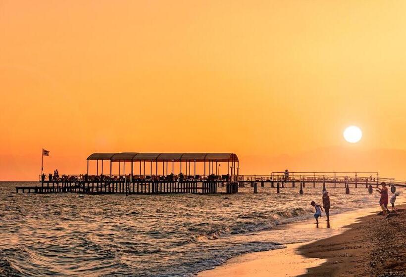 استراحتگاه Pine Beach Belek