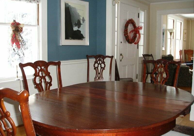 The Trumbull House Bed And Breakfast
