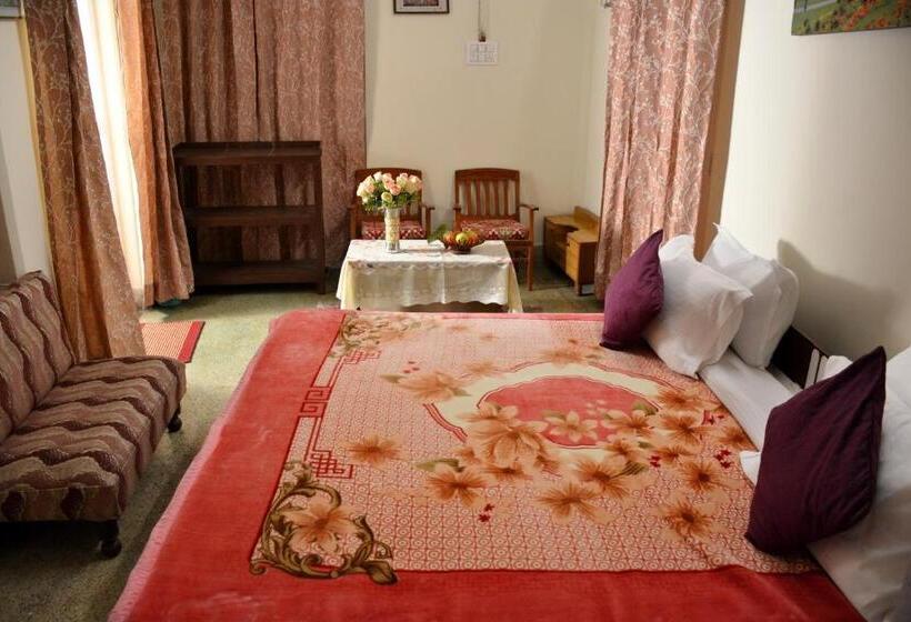 تختخواب و صبحانه Solan Retreat