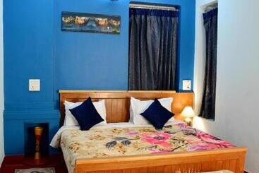 تختخواب و صبحانه Solan Retreat