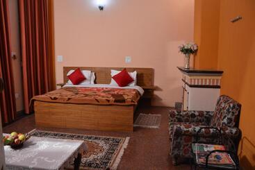 تختخواب و صبحانه Solan Retreat