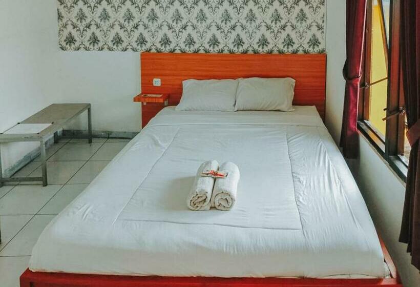 هتل De Luck Homestay Near Alun Alun Sidoarjo Mitra Reddoorz