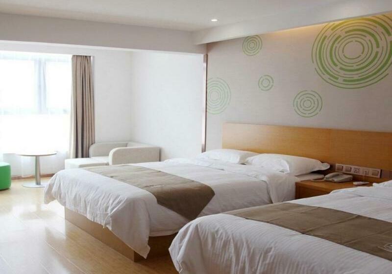 Отель Greentree Inn Jinan Licheng District Fenghuang Road High Speed Railway East Station Express
