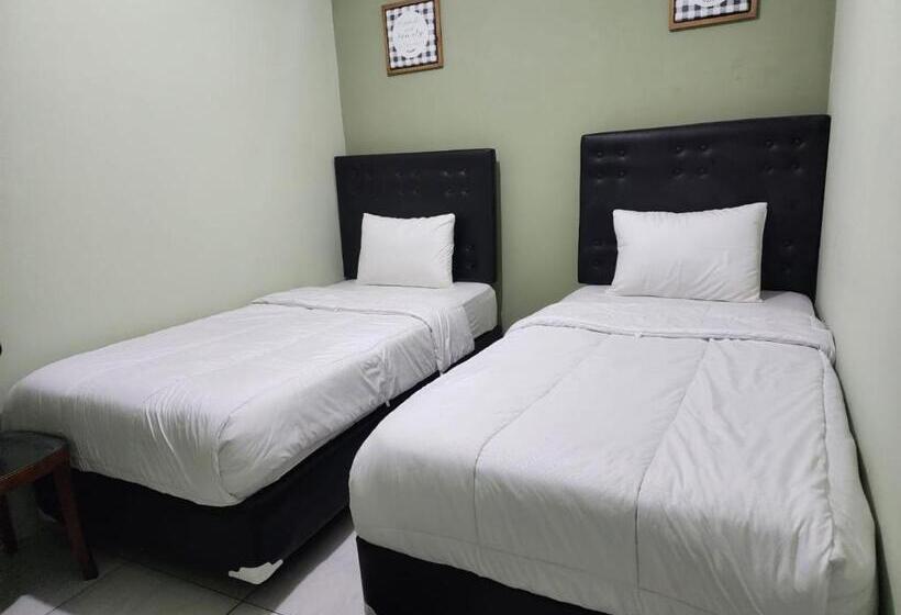 호텔 Omah Pandhoek Family Syariah By Stayku