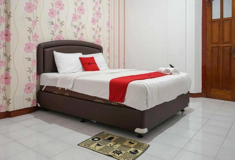 호텔 Reddoorz Plus @ Alun Alun Nganjuk