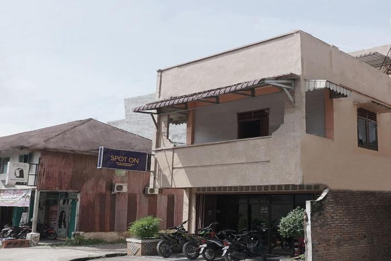 فندق Spot On 2200  Gunung Sari