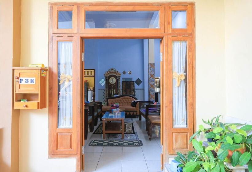 Отель Spot On 2440 Wallet Family Residence Syariah