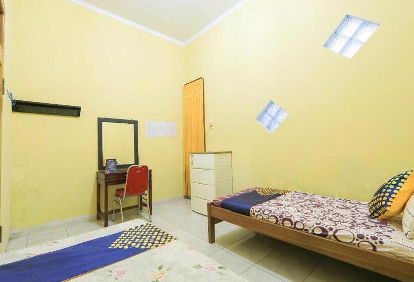 Отель Spot On 2440 Wallet Family Residence Syariah
