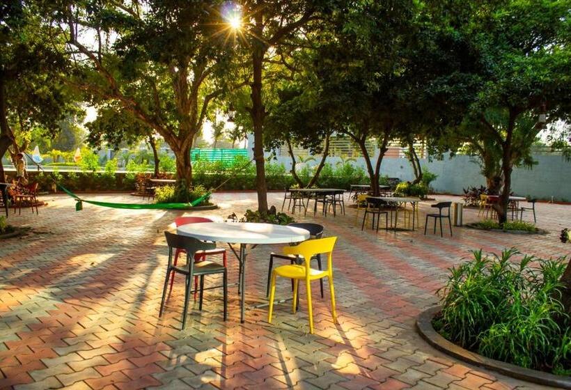 هتل The Bhagwati Resort