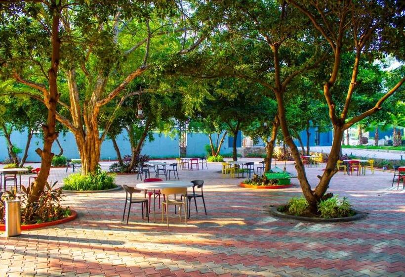 هتل The Bhagwati Resort