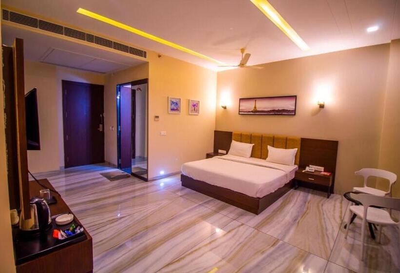 هتل The Bhagwati Resort