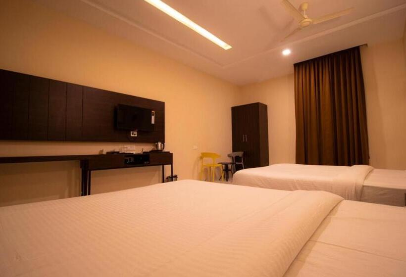 هتل The Bhagwati Resort